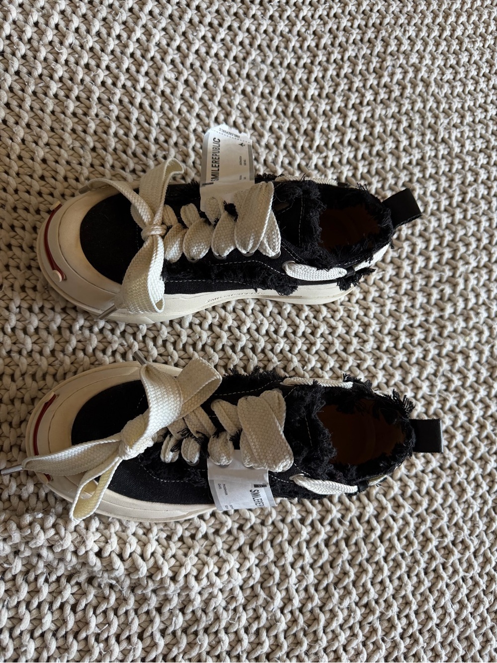 Smilerepublic Black and White Canvas Sneakers